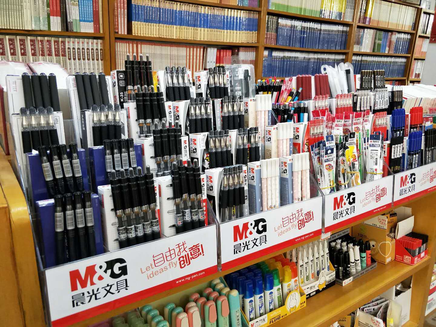 賓川新華書店文化辦公用品煥新上線，精美工藝品點亮生活